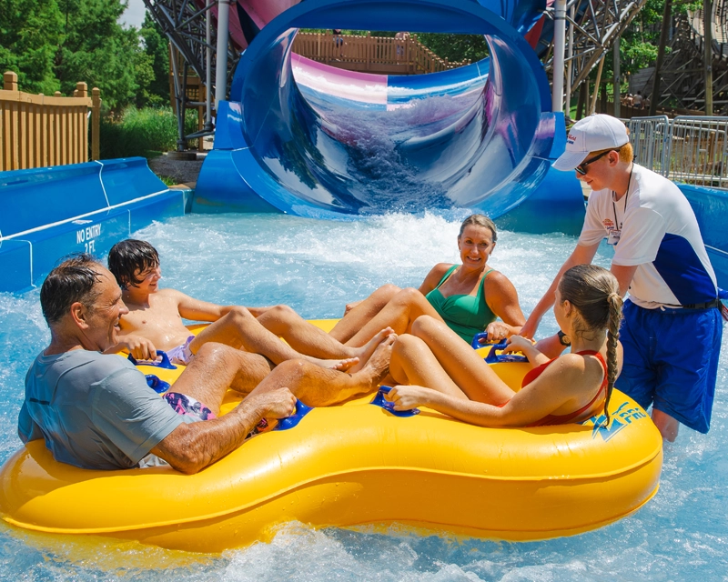 A Lifeguard Team Member assisting family at Zinga.